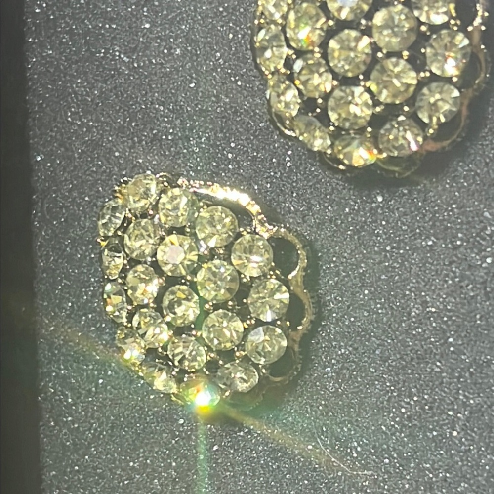 Weiss vintage 1950’s Elegant rhinestones that sparkle Gold tone clip Earrings - Picture 14 of 15
